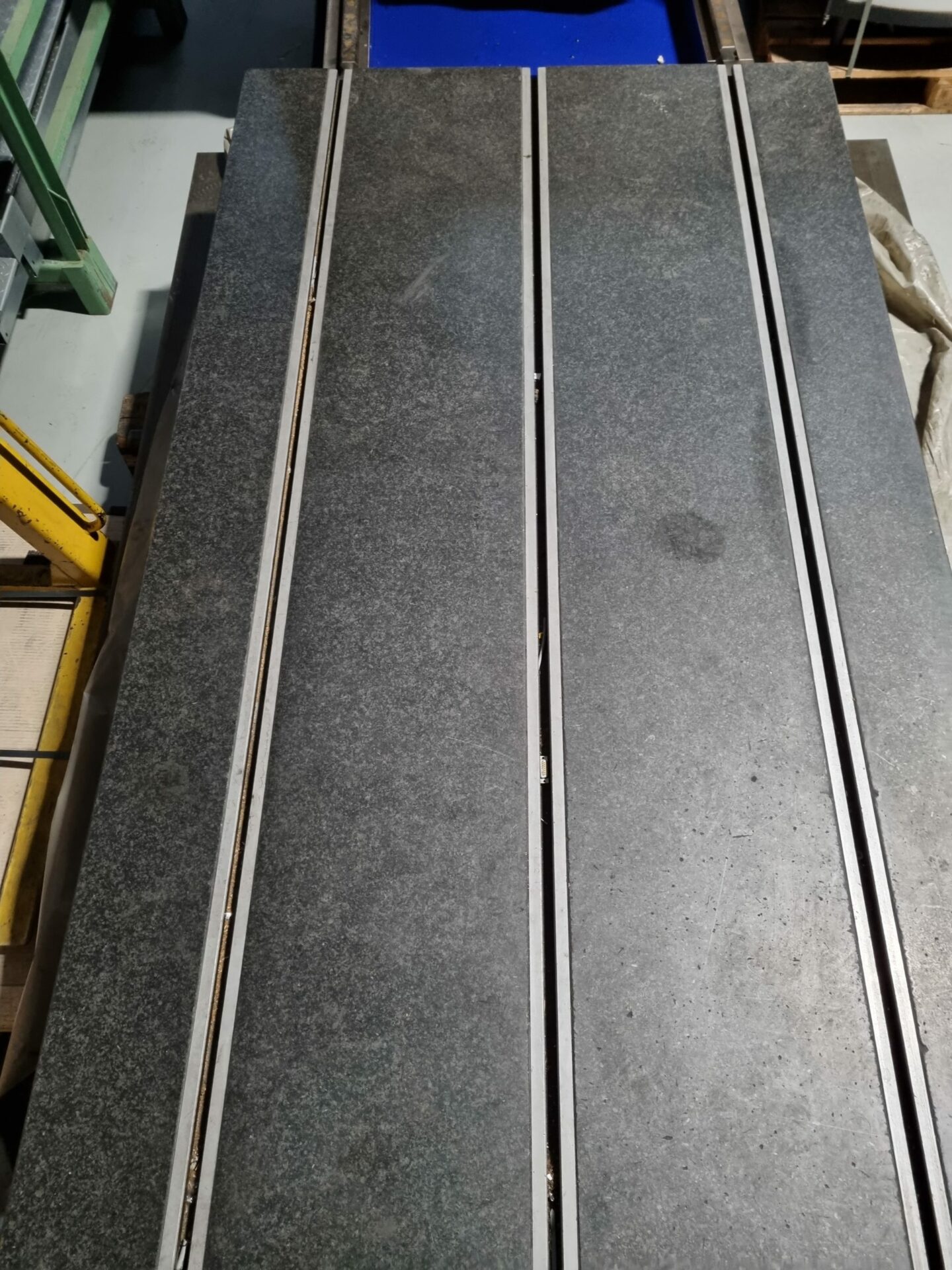 Messplatte – Kontrollplatte – Granitplatten aus Hartgestein 2840mm x 1200mm x 320mm (gebraucht)